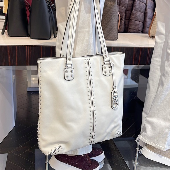 Michael Kors Astor Large Studded Leather
N/S Tote Bag Handbag Optic
NWT - Picture 15 of 16